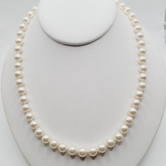 Vintage Glass Faux Pearl Necklace Knotted Fish Hook Clasp Soft White 20" Elegant - Picture 2 of 7